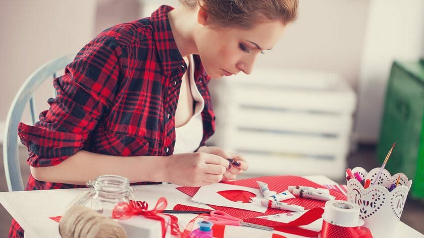 woman crafting ss246951712