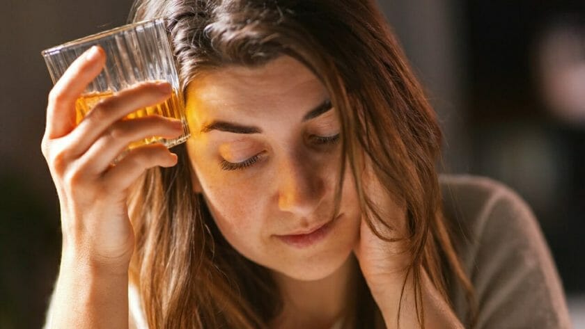 woman drinking s2178664065